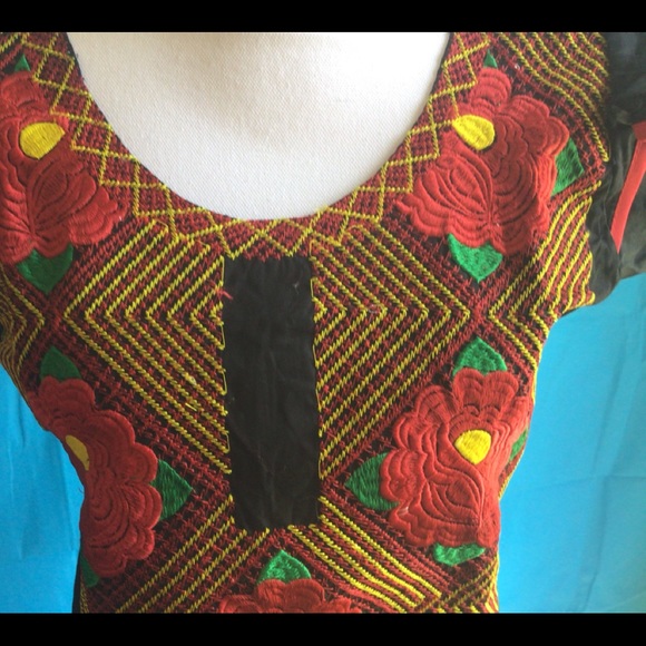 Mexican Style embroidered Blouse - Picture 7 of 11